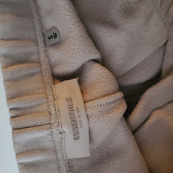 Mens Essentials Fear Of God 6' Sweat Shorts Size Small Taupe Beige Streetwear - Picture 9 of 12